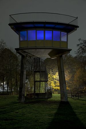 Das Lichtkunstwerk „Der Mittler“ ist Teil der Lichtpromenade in Lippstadt. Zur Nacht der Lichtkunst ist auch der Schöpfer des Kunstwerks Frank Schulte vor Ort. 