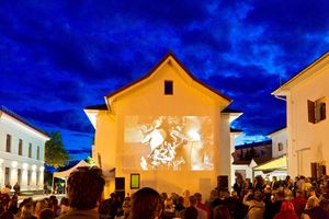 HanseARTworks Projekt der Hansestadt Pskow „Licht der weißen Wand“ beim letzten Hansetag 2019 in Pskow. Foto: privat