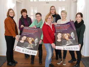 Die Gleichstellungsbeauftragten im Kreis Soest freuen sich auf eine spannende Veranstaltung: (v.l.n.r.) Beate Hoffmann (Lippetal), Anne Weckwerth (Anröchte), Birgit Dobbels (Geseke), Sylvia Lettmann (Warstein), Petra Nagel (Kreis Soest), Birgit Wortmann (Erwitte) und Daniela Franken (Lippstadt). Foto: Stadt Geseke