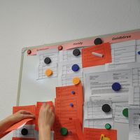 Mitarbeiterin im Fundbüro