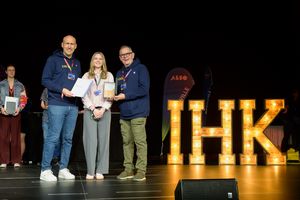 Anna Schulte-Döinghaus bei der Landesbestenehrung der IHK 2025