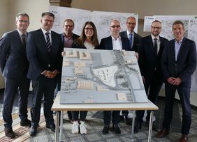 Präsentieren den Siegerentwurf 