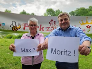 Sind gespannt wie die Wette ausgehen wird: Bürgermeister Arne Moritz und Birgit Spiekermann vom Lokalen Bündnis für Familie.  Foto: Stadt Lippstadt