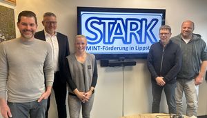 Vereinsvorstand: Kurt Weigelt, Wirtschaftsförderung Lippstadt; Markus Humpert, Avitea; Ilka Heitmannn, DSV; Markus Schmidt, FORVIA HELLA; Dr. Frank Heimlich, Lippe Berufskolleg; es fehlt Beisitzer: Prof. Stefan Henkler, Hochschule Hamm-Lippstadt (v.l.)