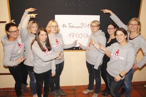 Die AG Mädchen: (v.l.n.r.) Michaela Leiber-Mestekemper (Shalom), Angela Rubino (Mehrgenerationenhaus Mikado), Iolanda Jacoby (AWO Jugendmigrationsdienst), Veronika Böttcher (Treff am Park), Sabrina Janetzky (Jugend-und Familienbüro Stadt Lippstadt), Sabine Doulas (Sozialdienst katholischer Frauen), Daniela Franken (Gleichstellungsstelle Stadt Lippstadt) und Elisabeth Kemper (INI) rufen zu einer regen Teilnahme auf. Foto: Stadt Lippstadt