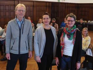 Gerne anders! Frank Osinski und Christine Darabi konnten von der gleichnamigen NRW-Fachstelle jetzt Wibke Korten begrüßen, um sich gemeinsam mit vielen Fachkräften aus Schule und Jugendhilfe zu dem Thema „Sexuelle Vielfalt und Toleranz in der Jugendarbeit“ auszutauschen. Foto: Stadt Lippstadt