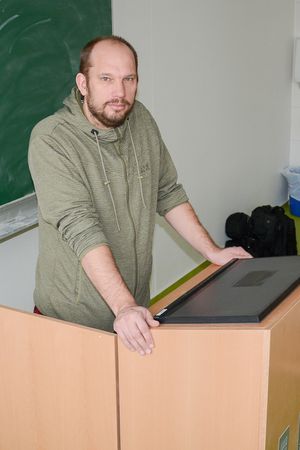 Christian Christ ist begeistert von dem neuen Raumkonzept. Foto: Hanse-Kolleg