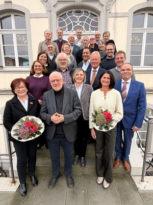 Fast 340 Jahre Erfahrungen weisen die Ratsmitglieder auf, die Bürgermeister Alexander Tschense jetzt in einem feierlichen Rahmen verabschiedete.