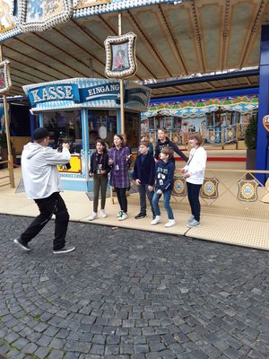 Rappen vorm Riesenrad: Bereits bei den vergangenen Rap-Workshops hatten die Teilnehmenden viel Spaß beim Entwickeln eigener Texte und der Umsetzung beim Videodreh. Foto: privat