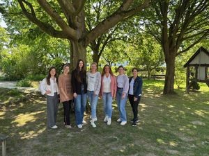 Die Arbeitsgemeinschaft Mädchen freut sich auf den Mädchenaktionstag 2025 am 15. November im Lippe-Berufskolleg. Foto: Stadt Lippstadt