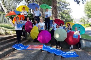 VHS-Leitung Frauke Mönkeberg (links außen) und das VHS-Team stellen das aktuelle Programm vor