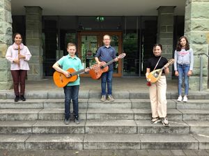 Haben erfolgreich bei den Regional- und Landeswettbewerben von „Jugend musiziert“ teilgenommen (v.l.): Tugba Kellermann, Linus Hilgenkamp, Benjamin Walz, Zehra Boz und Laura Kanevski. Es fehlt Anna Lechler. Foto: Stadt Lippstadt