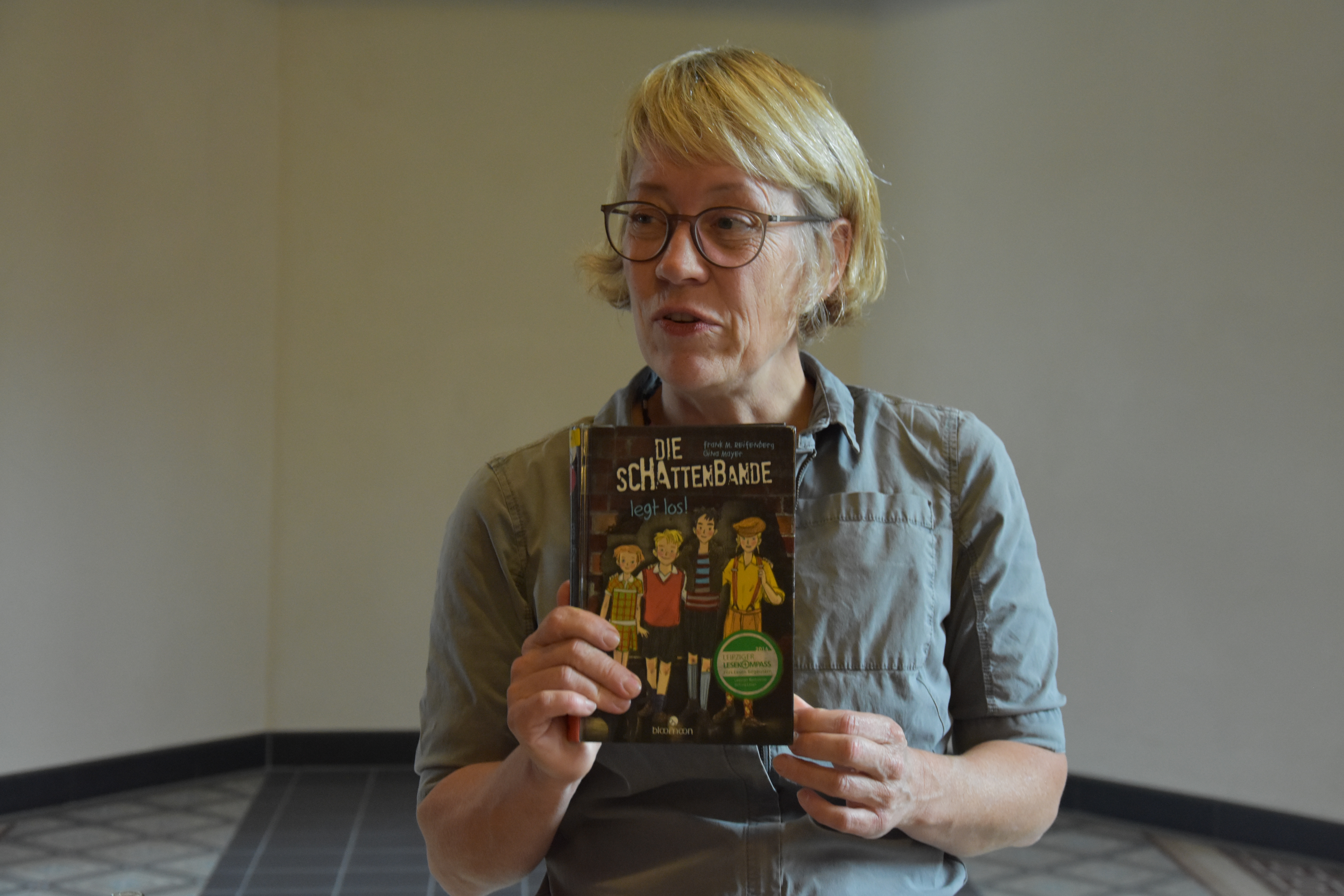 Autorin Gina Mayer las in der Thomas-Valentin-Stadtbücherei. Foto: Stadt Lippstadt