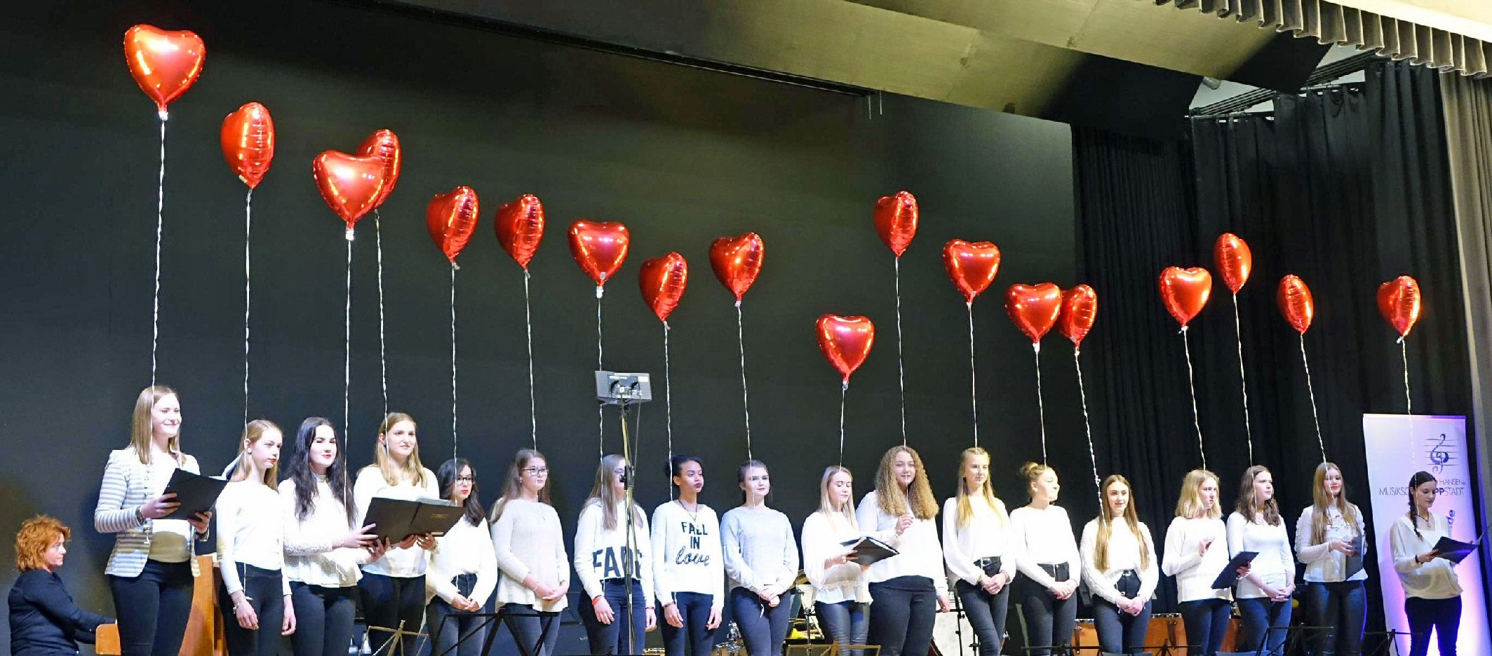 Der Jugendchor Vocal Teens singt beim Neujahrskonzert der Musikschule. Foto: Musikschule