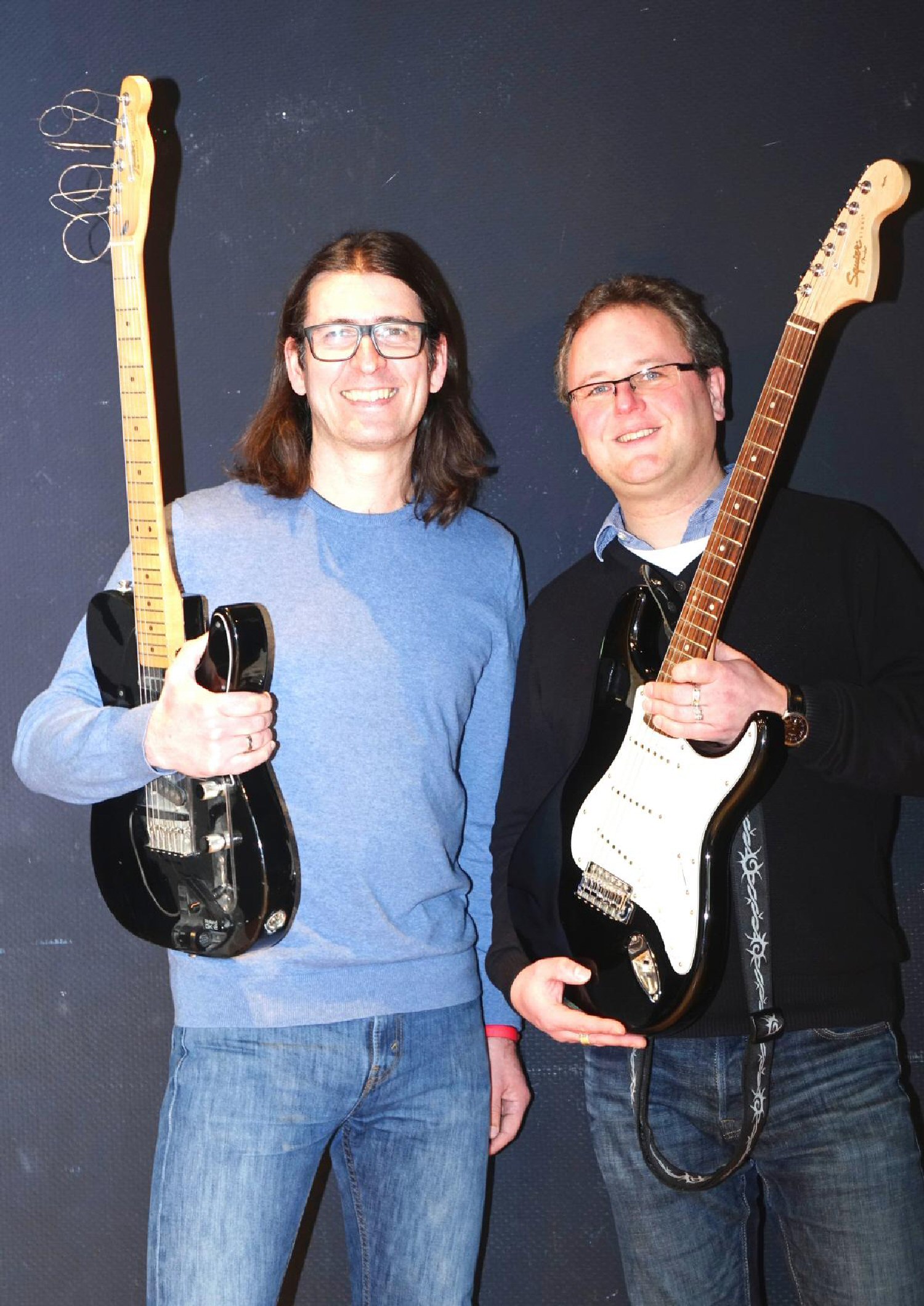 Guido Pyka und Michael Ressel präsentieren auf ihren E-Gitarren jazzige Eigenkompositionen. Foto: Musikschule Lippstadt