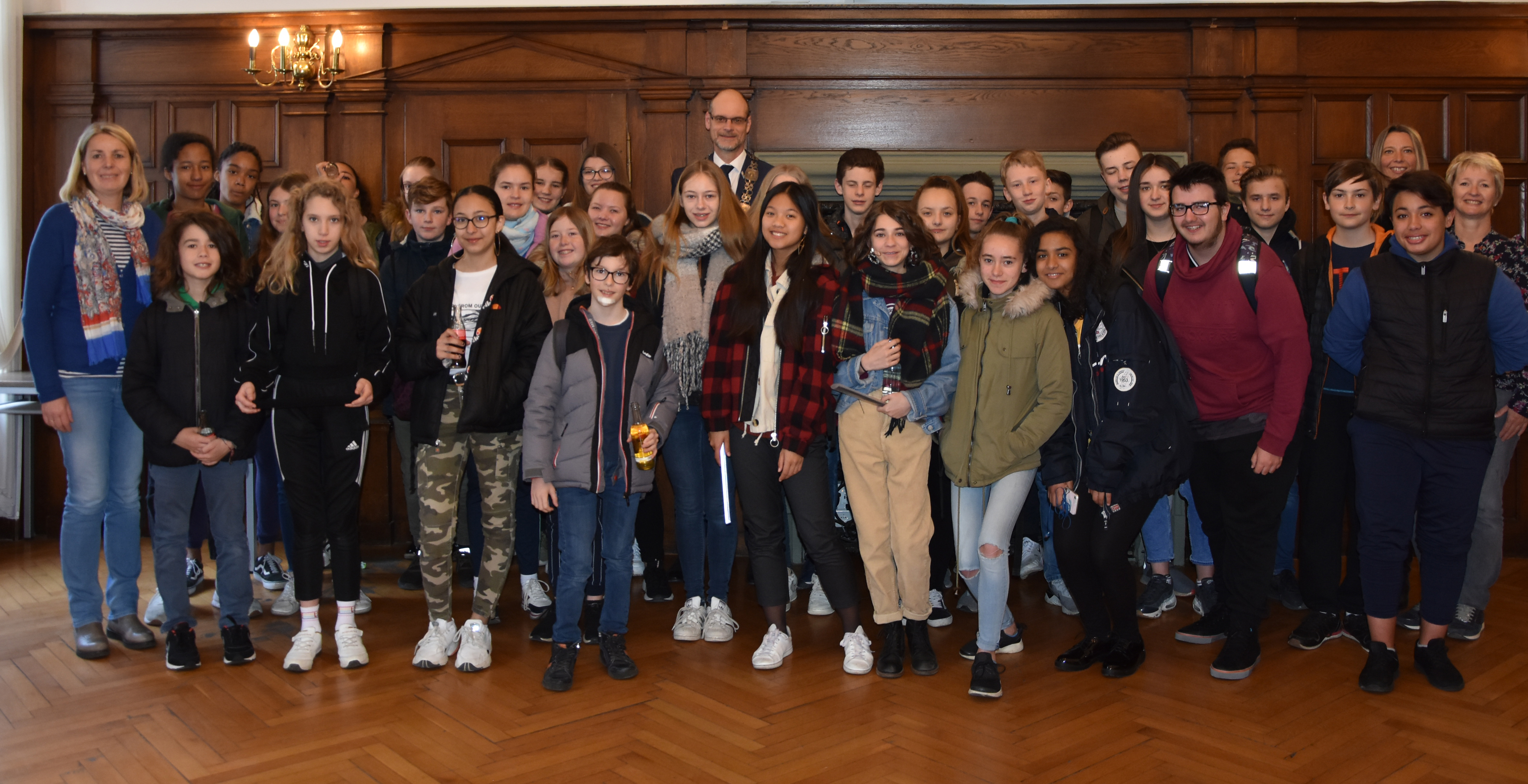 Zum zweiten Mal besuchten französische Austauschschüler des Collège Victor Hugo ihre deutschen Austauschschüler vom Schloss Gymnasium Overhagen und statten auch Bürgermeister Christof Sommer einen Besuch ab. Foto: Stadt Lippstadt