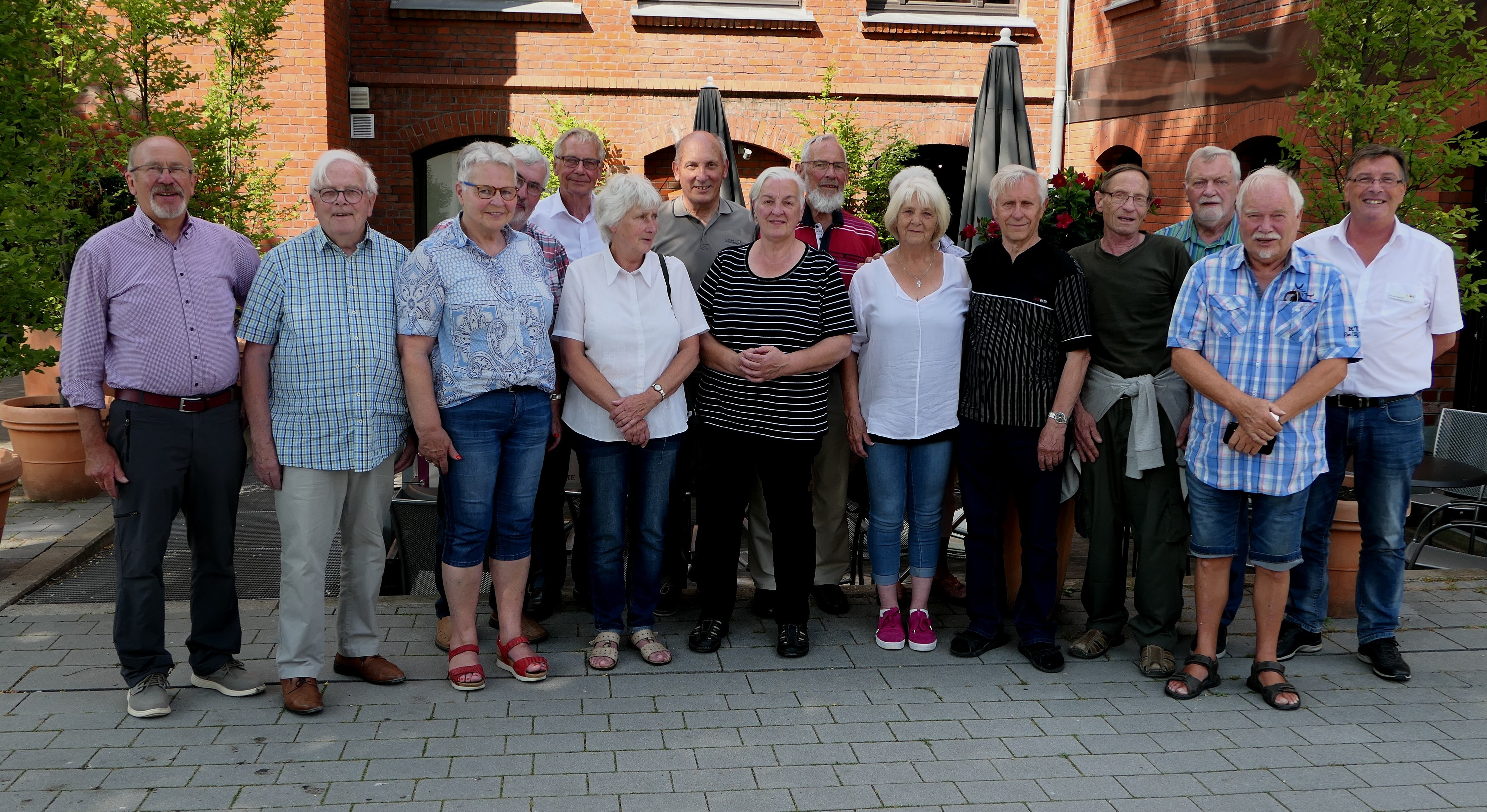 Die Busbegleiter aus Arnsberg und Lippstadt haben bei ihrem gemeinsamen Treffen viel Spaß. Foto: Stadt Lippstadt