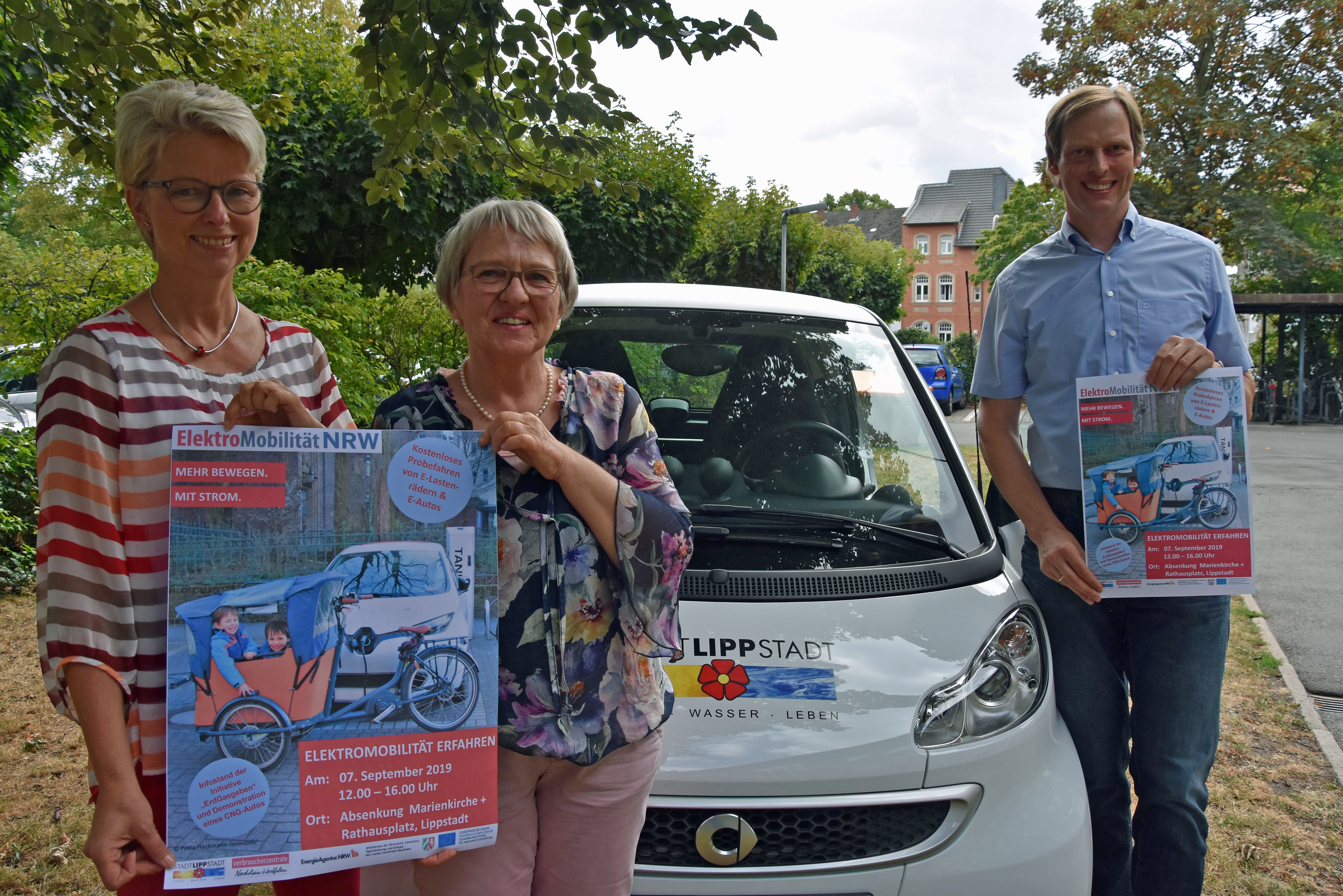 Interessierte Bürger können sich am 7. September zum Thema Elektromobilität informieren. Auch die Stadt Lippstadt setzt mittlerweile drei unterschiedliche Elektrofahrzeuge ein – wie zum Beispiel den E-Smart. Foto: Stadt Lippstadt