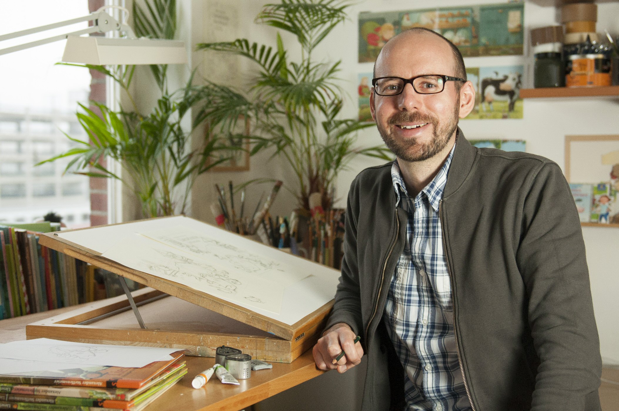 Alexander Steffensmeier ist Autor, Illustrator und gebürtiger Lippstädter. Am 8. Oktober liest er in der Stadtbücherei aus seinen „Lieselotte“-Büchern. Foto: Frischmuth/Packwitz