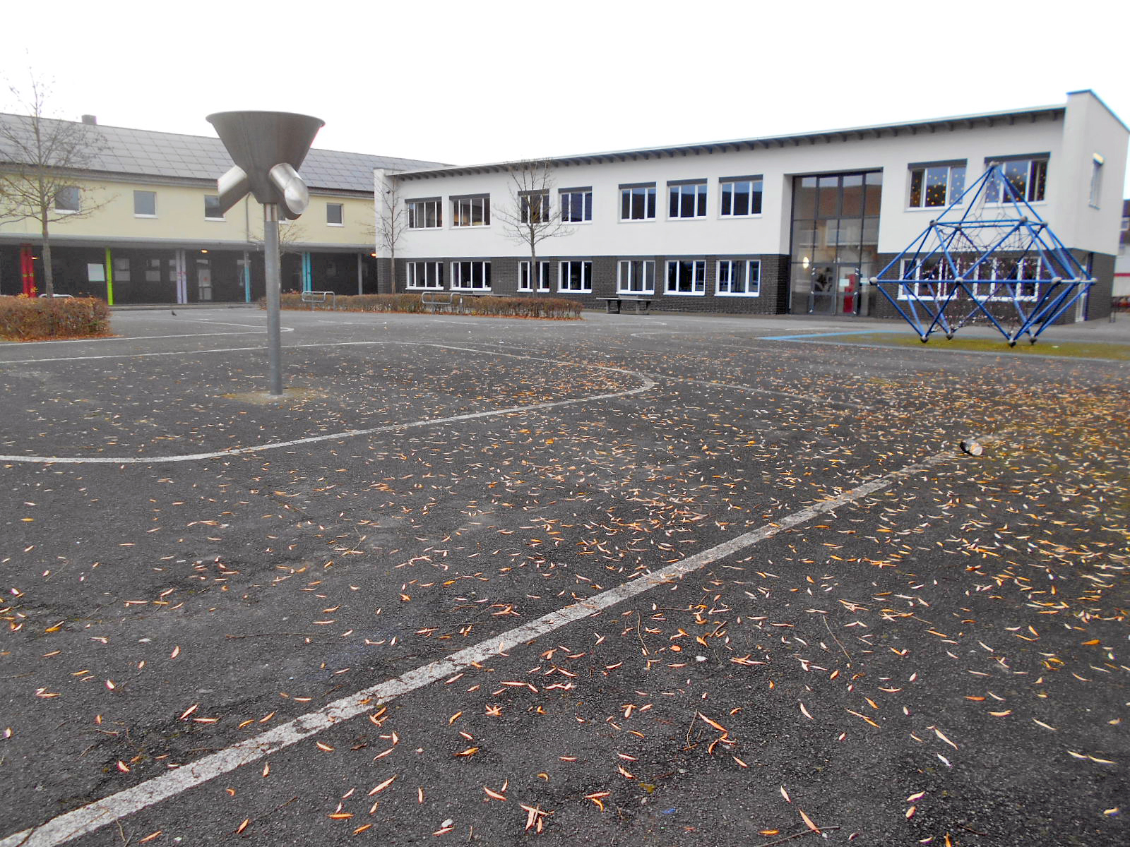 Der Schulhof der Kopernikusschule wird klimafreundlich umgebaut. Das Land NRW fördert den Umbau mit 100.000 Euro und damit zu 100 Prozent. Foto: Stadt Lippstadt