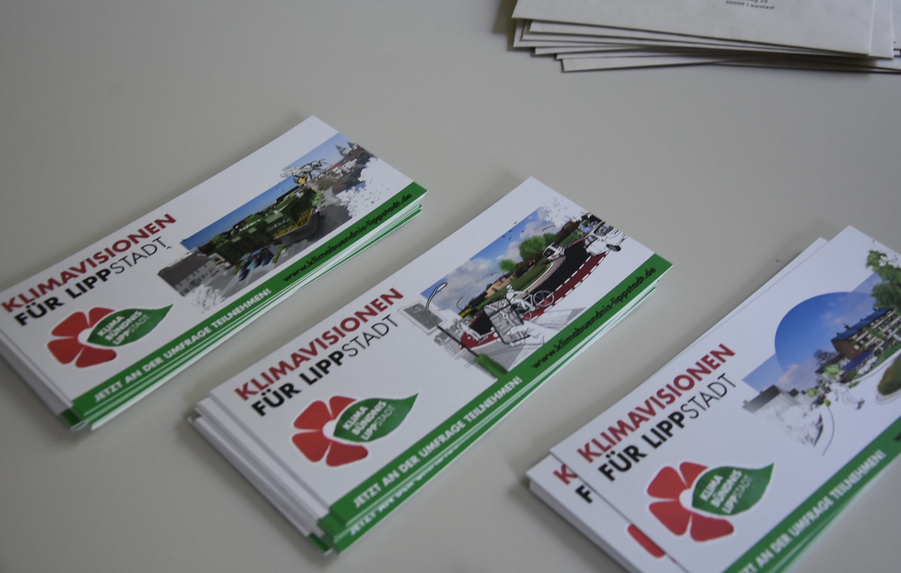 Insgesamt 300 Bürger werden per Postkarte angeschrieben, um für die Teilnahme an der Öffentlichkeitskampagne „Klimaziele für Lippstadt“ zu werben. Foto: Stadt Lippstadt