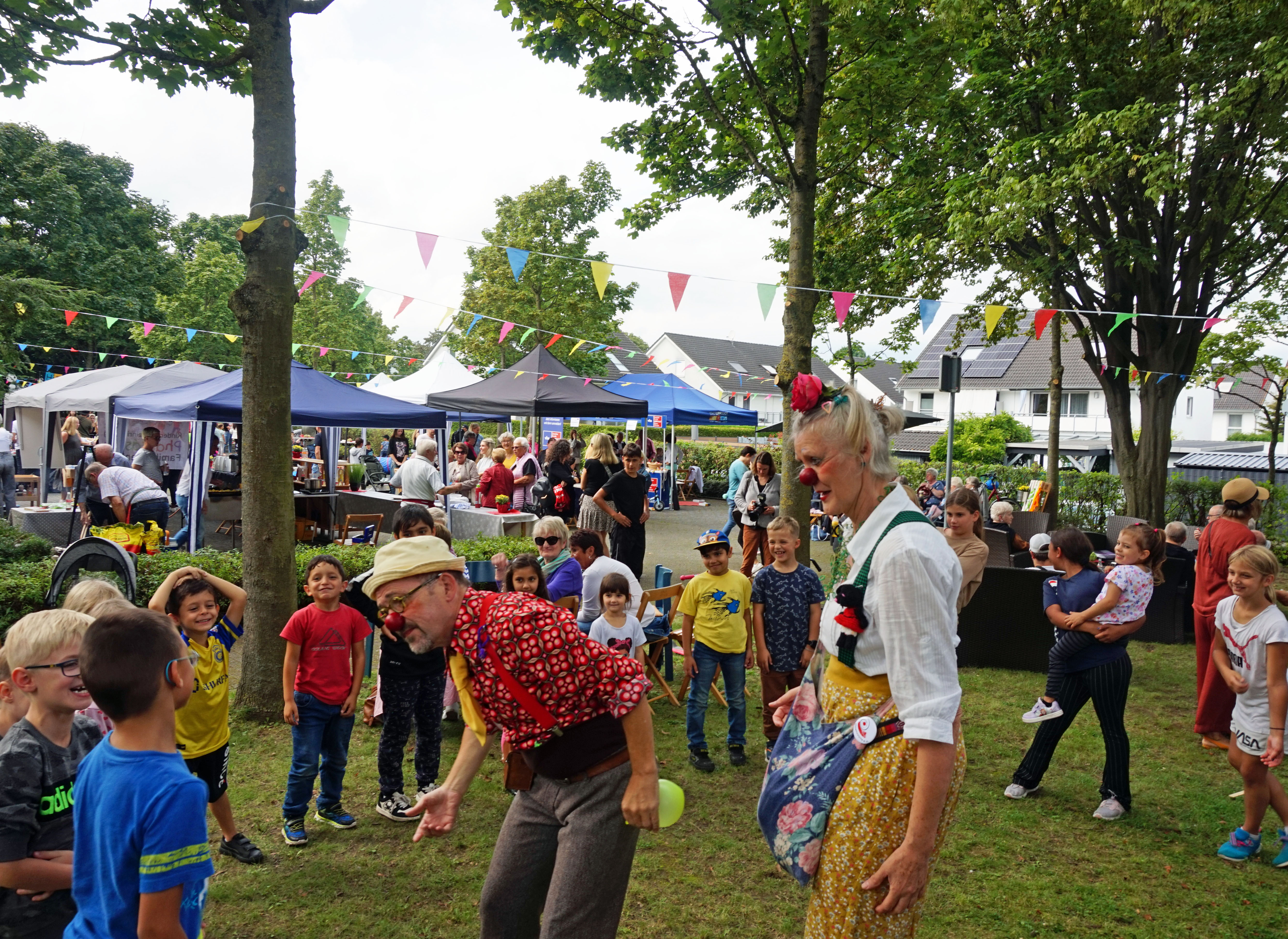 Das Sommerfest am Mehrgenerationenhaus Mikado ist immer wieder ein Highlight für Jung und Alt im Jahreskalender. In diesem Jahr feiern das Mikado und das benachbarte Familienzentrum Phantasien zudem das 25-jährige Bestehen der Einrichtungen. Foto: Stadt Lippstadt