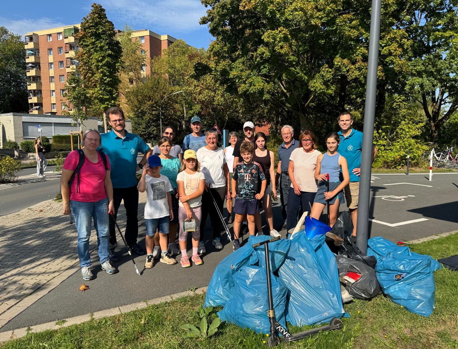 Beim ersten Lippstädter Cleanup Day waren viele Gruppen unterwegs, um gemeinsam Müll zu sammeln.  Foto: Lippstädter Grün e.V.