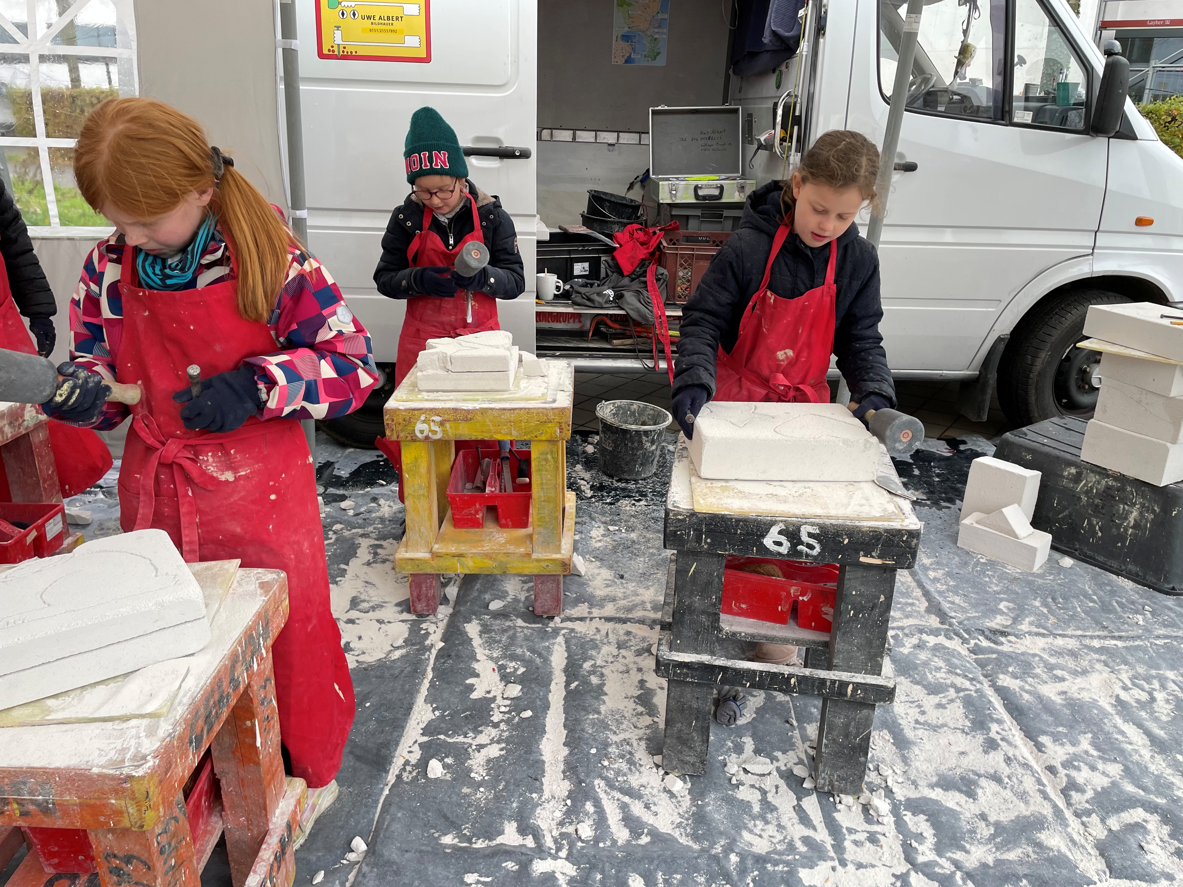 Beim Mädchenaktionstag können Mädchen im Alter von 10 bis 18 Jahren verschiedene Angebote nutzen – wie zum Beispiel die „Fliegende Bildhauerbude“. Foto: Stadt Lippstadt